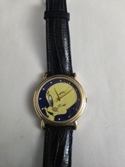 Share Limited Edition 1994 Warner Bros. 33.5mm Gold with black strap Tweety Bird watch