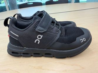 On Kids Cloud Play running shoes
k11.5
