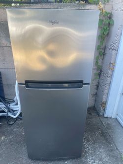 Whirlpool Stainless Steel Top Freezer Refridgerator (2014)