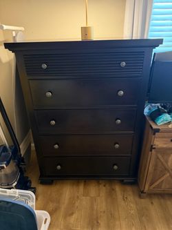 3-Piece Traditional Bedroom Set – Black/Espresso Dresser + 2 Nightstands