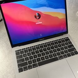 MacBook Pro 2017 i5/8gb Laptop 178345