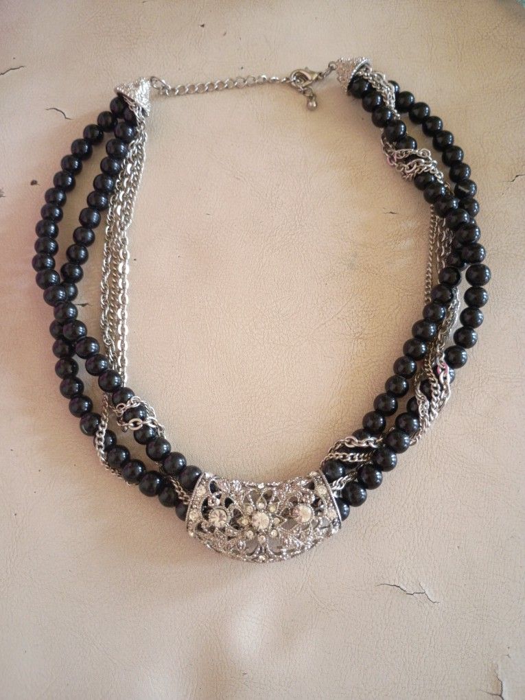 Black Beads Silver Chains Rhinestone Center Necklace E