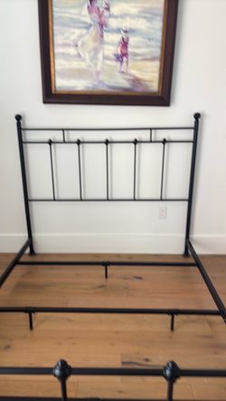 Metal bed -queen size