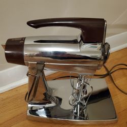 Sunbeam Mixmaster 12 Speed Chrome
Standing/ Hand Mixer Works Vintage