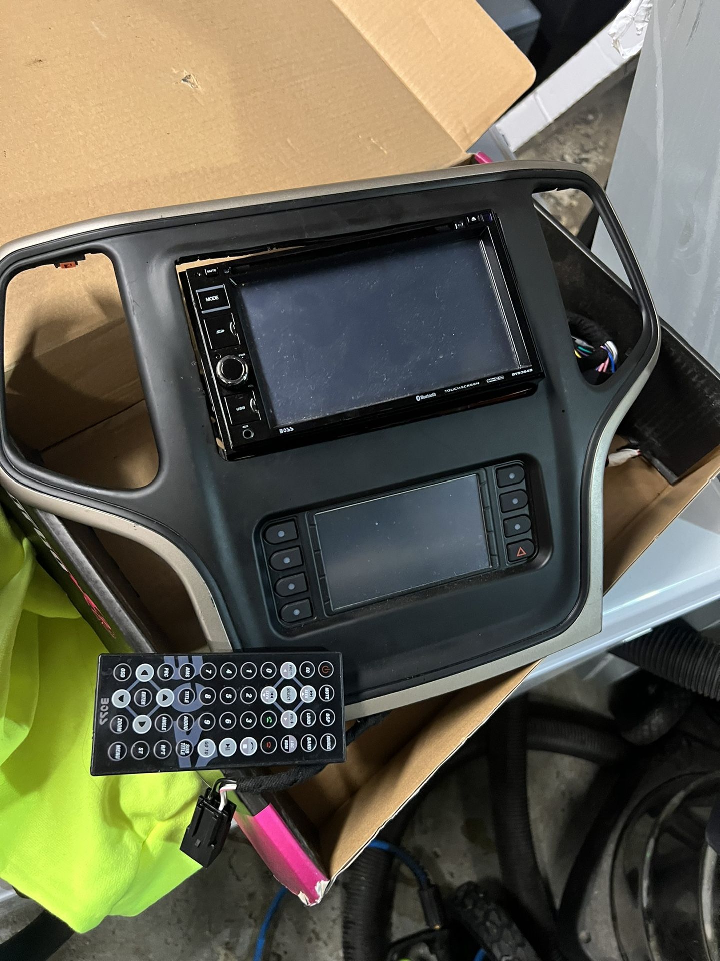 Jeep Grand Cherokee Radio And Radio Bezel