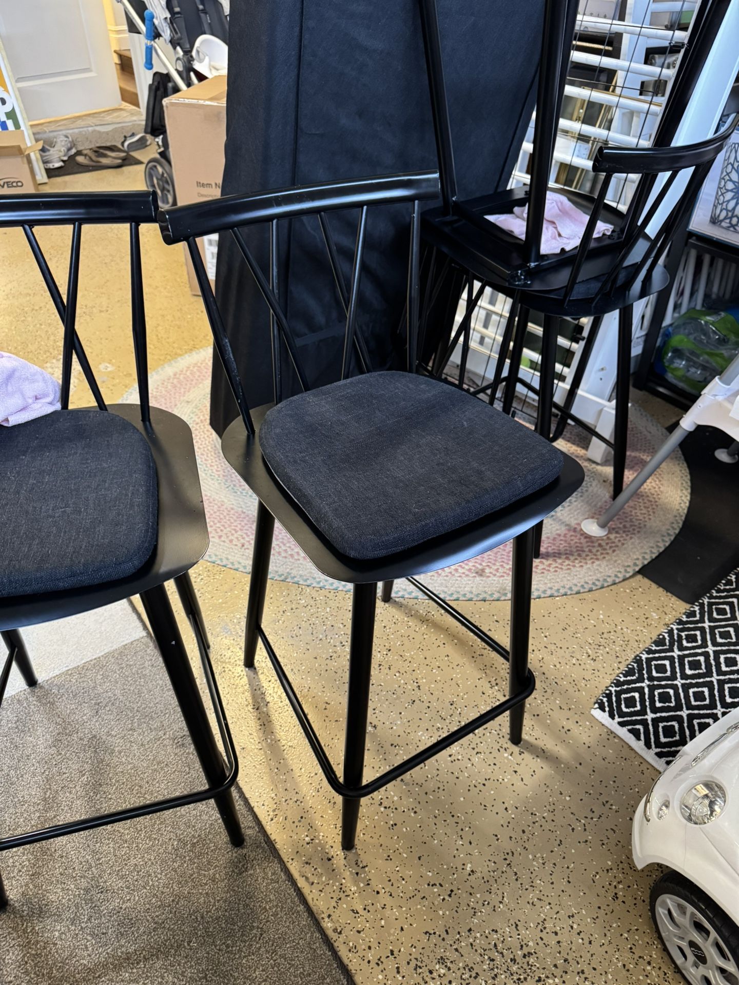 4 Counter Height Bar Stools w/ Cushions