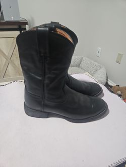 10 1/2 men's Justin boots - in chandler