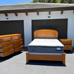 BEAUTIFUL SET QUEEN W BOX + MATTRESS / DRESSER & NIGHTSTAND - BY VIETINAM FURNITURE - SOLID WOOD - EXCELLENT CONDITION - Delivery Available