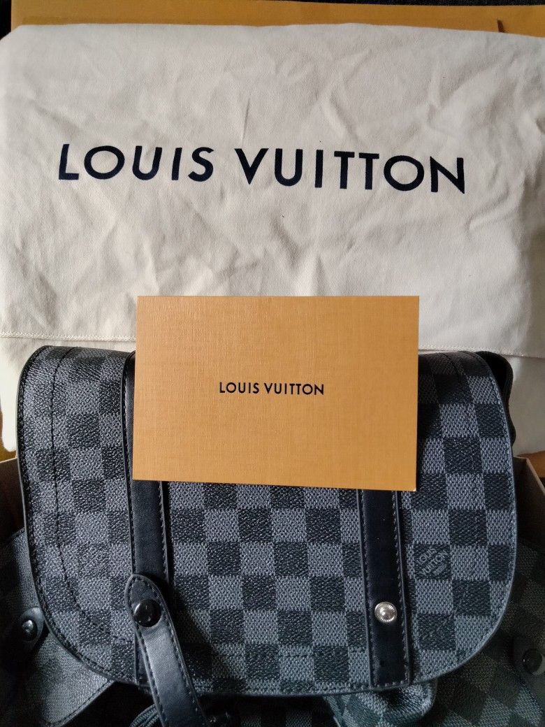 Louis Vuitton Men's Backpack 