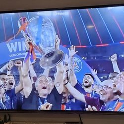 65" LG Tv With Wall Mount. 