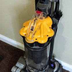 Dyson DC33 Upright Multi Floor Vacuum Cleaner 