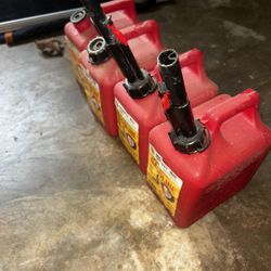Gas cans 
