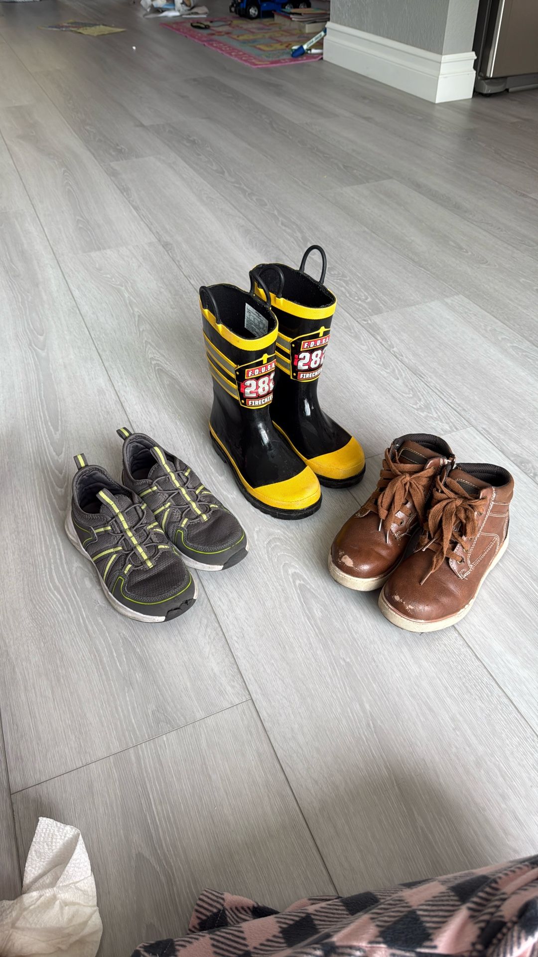 Boys Shoes Size 13 And 1