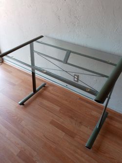 2'x3'x2.5' Glass Table
