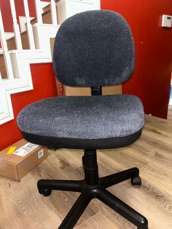 Desk chair - Vacuumed & Ready