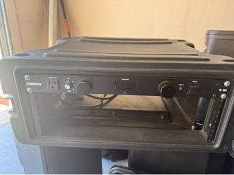 SKB ROLLING CASE WITH FURMAN M-8DX