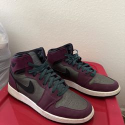 Nike Air Jordan 1 Retro High GG "Mulberry" – Grade School/Youth Size 6.5