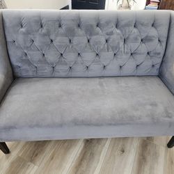 Comfy & Stylish Tuffed Sofa 
