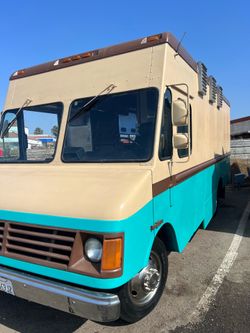 1999 Chevy P30 Food Truck