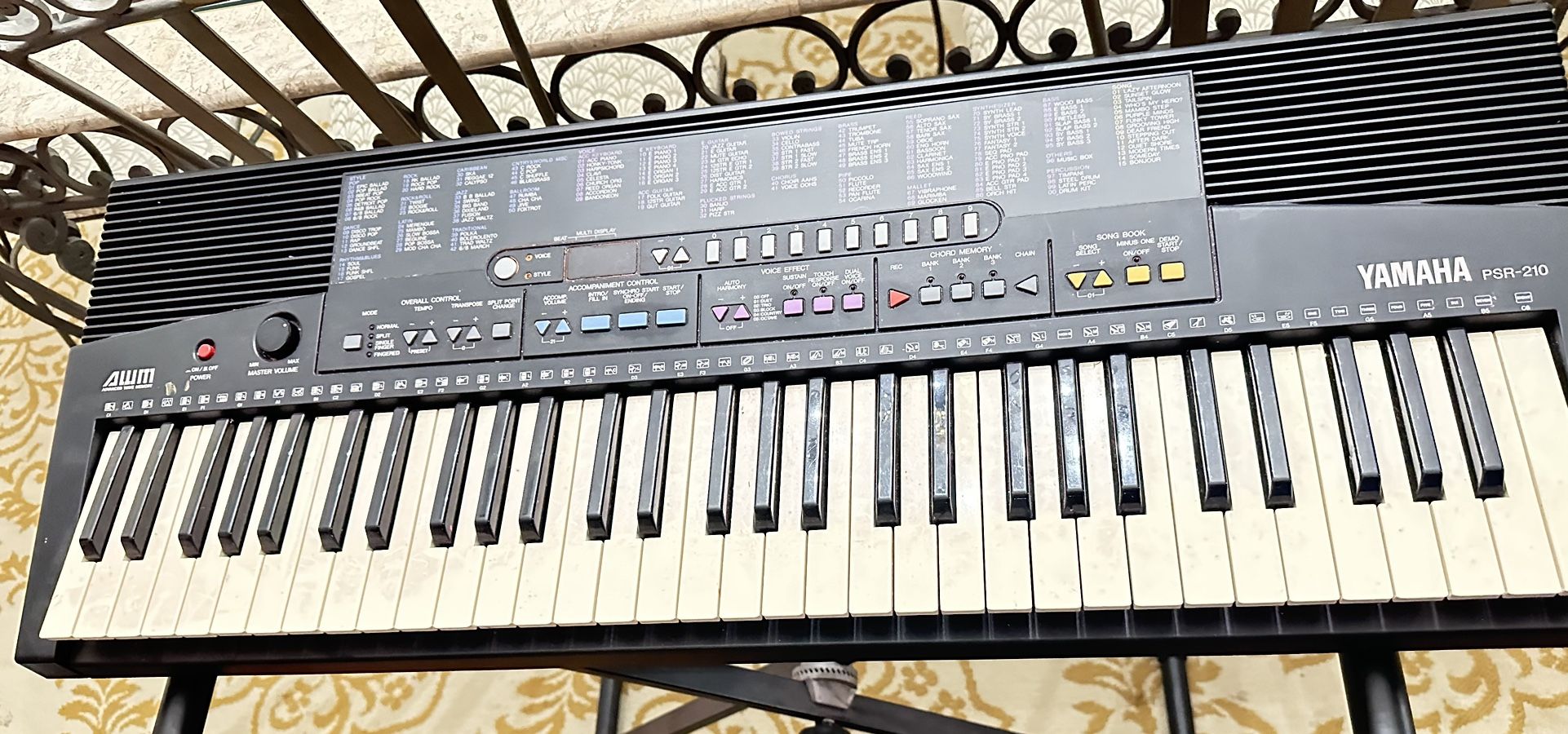 Yamaha PSR 210 electric keyboard for Sale in Atlanta, GA