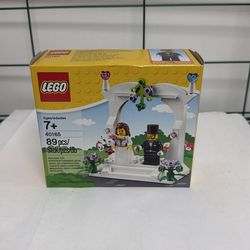 New with Box Damage! LEGO Wedding Set 40165 Bride & Groom Minifigures Sealed