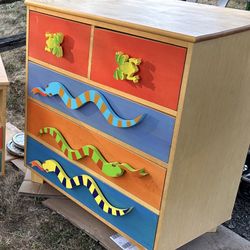 4  Piece Child’s Bedroom Set 