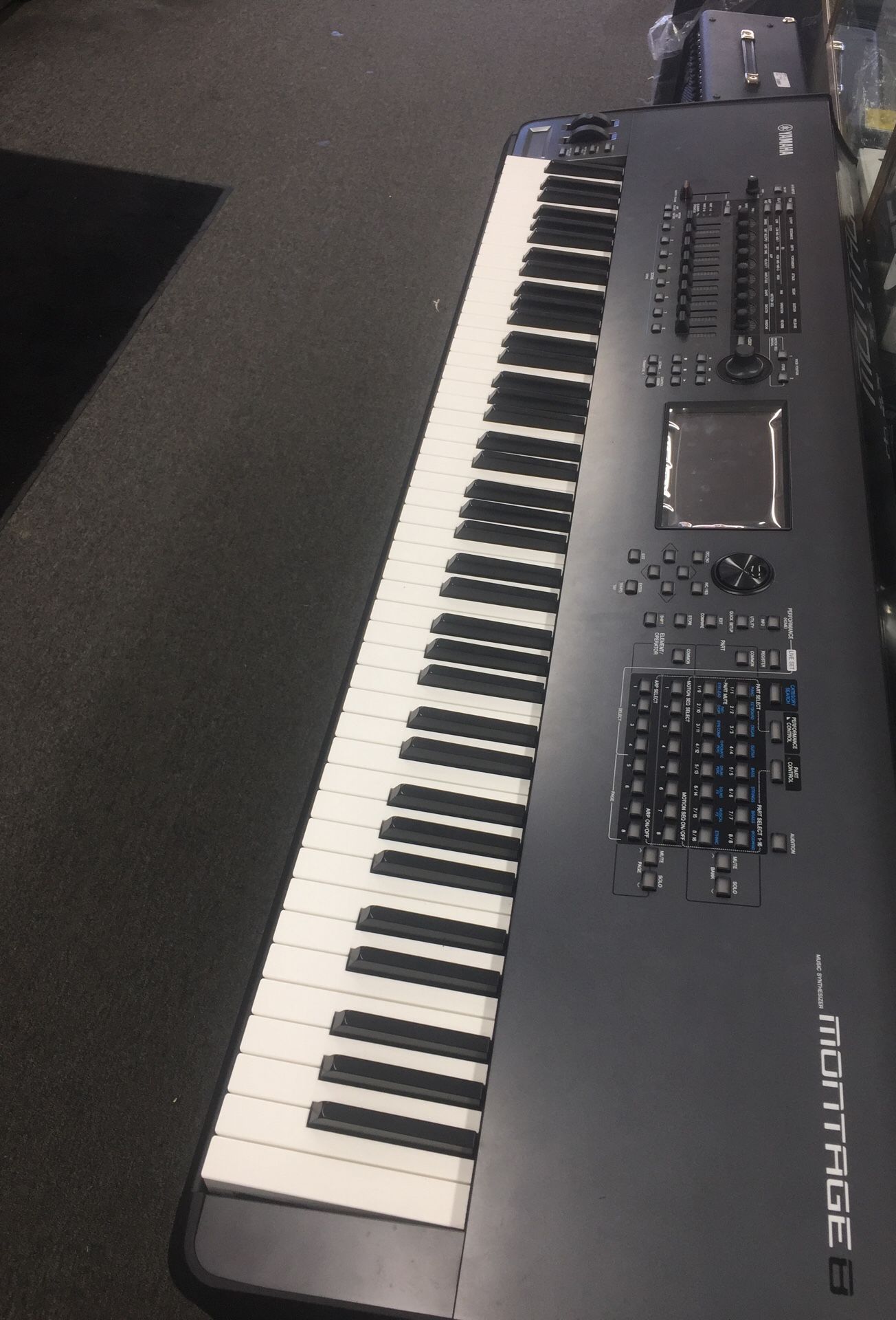 Yamaha montage 8 keyboard