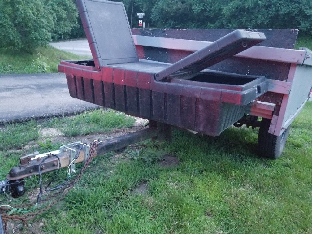 5 x 8 Trailer with storage box and Title