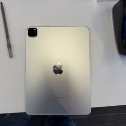iPad Pro 3rd Gen 256GB Silver – Wi-Fi + Cellular (Excellent Condition)