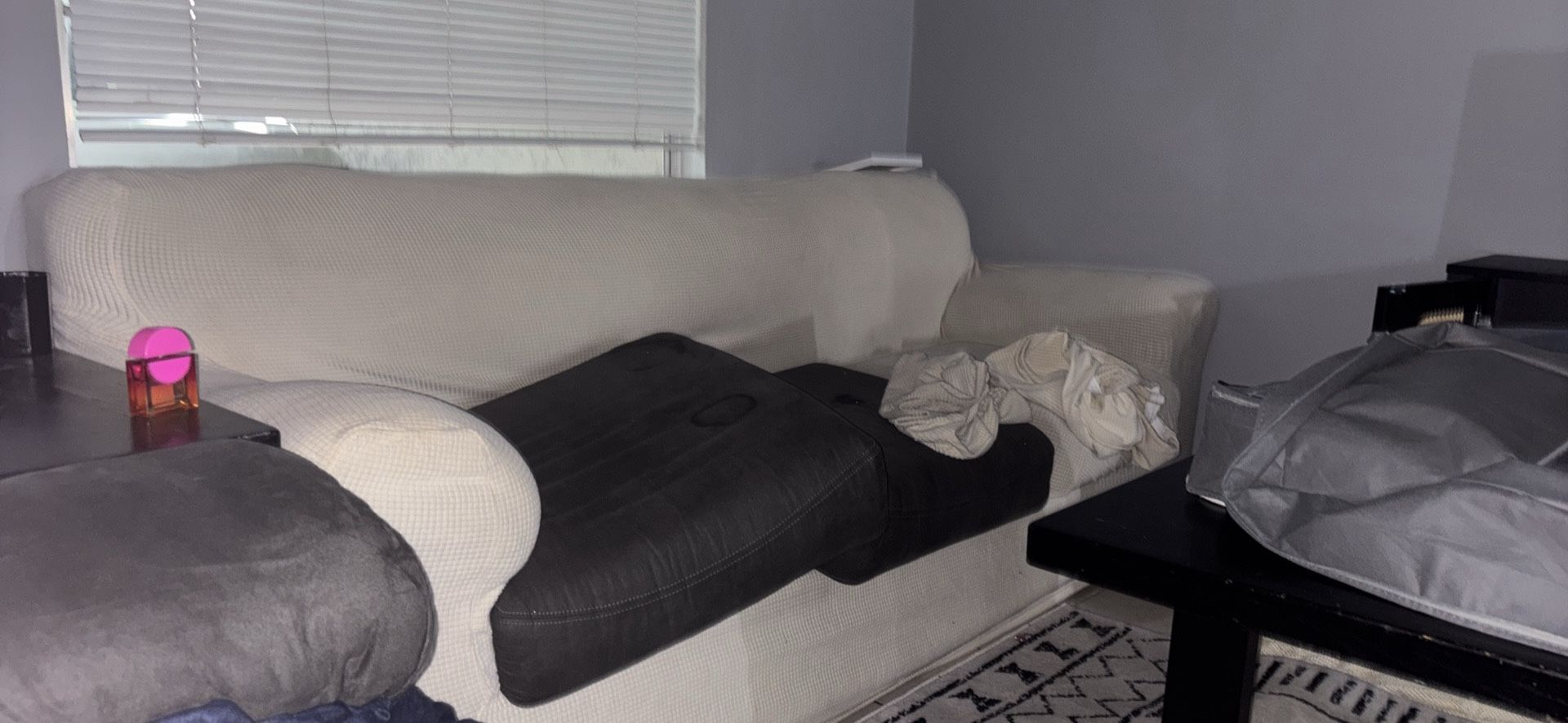 Couch / Loveseat 