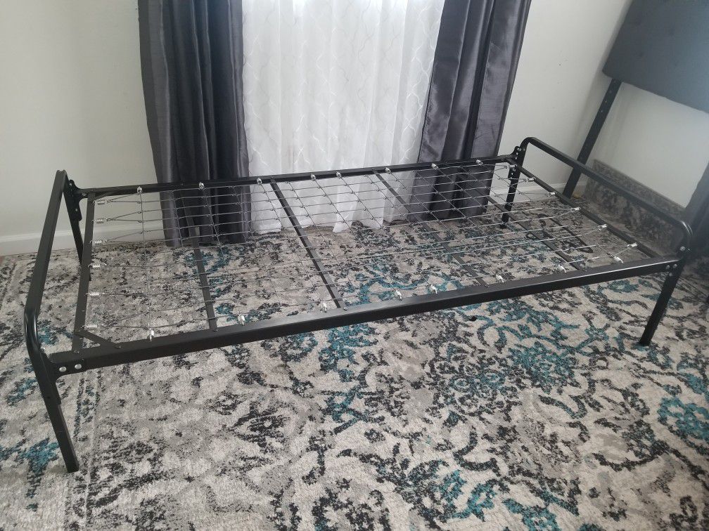 Twin size metal spring bed frame