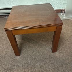 Wood end table READ DESCRIPTION