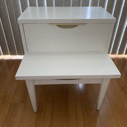 Nightstand Or  End Table With 1 Drawer $50