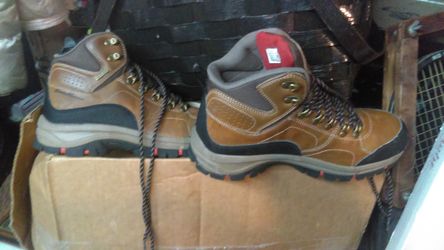 Eddie Bauer size 8 boots