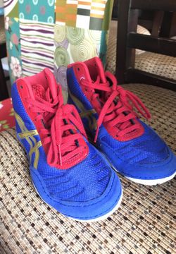 ASICS wrestling shoes worn twice