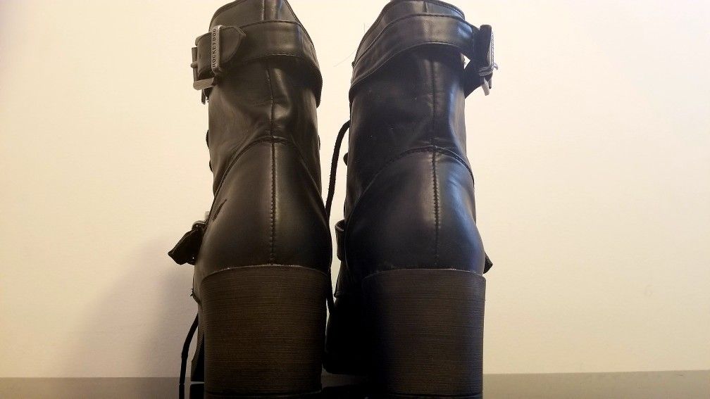 Black rocket dog boots
