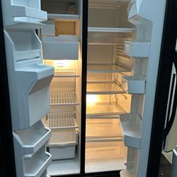 Whirlpool Side by side refrigerator/freezer 25CU ft 