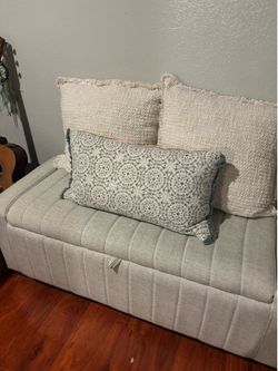 Storage ottoman w decorative pillows