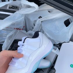 Jordan 11 Legend Blue 