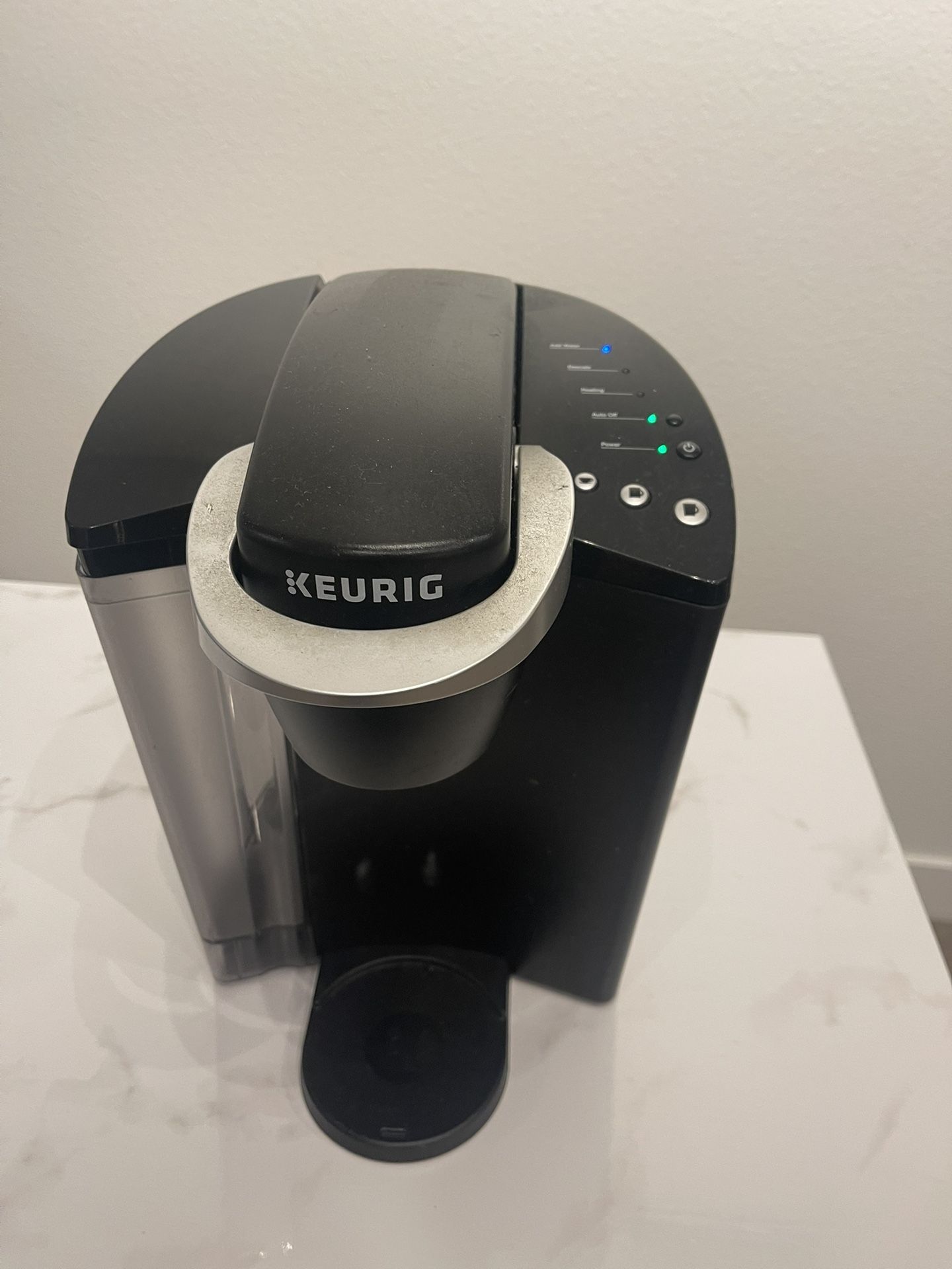 KEURIG COFFEE MAKER