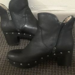 Uggs Leather With  Faux Fur Inside .Model Cam II, Very High End 