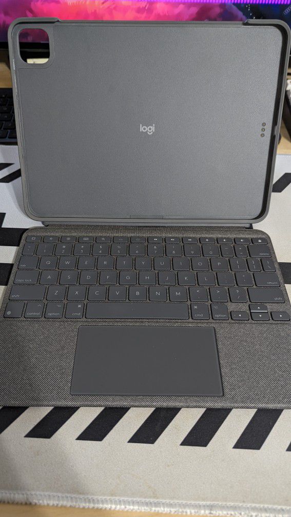 iPad 11 Pro Logi Case