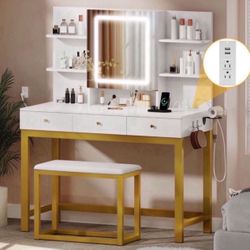White Vanity With Chair And Mirror 
