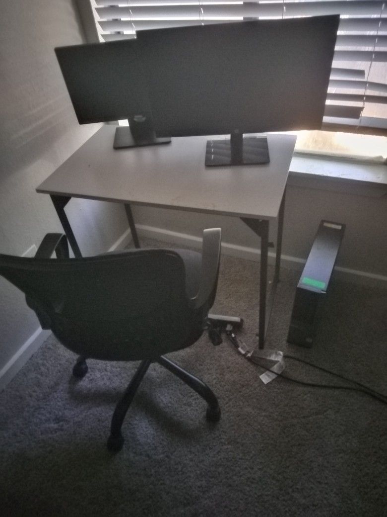 Desktop Computer W/ Char And Table Set