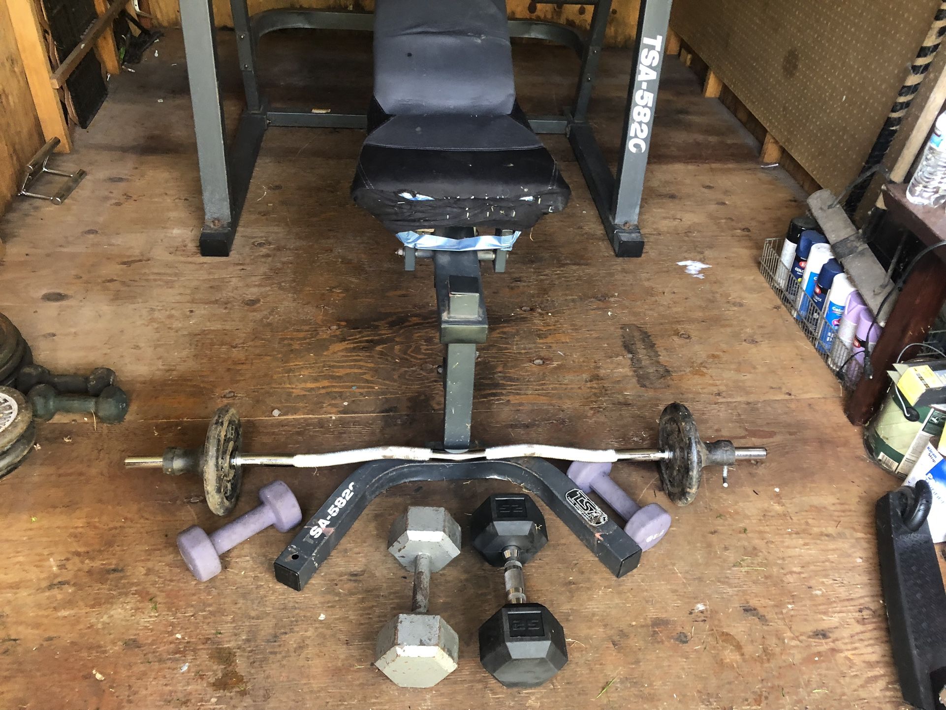 Weight bench, pulley, lots of weights with dumbbells in Krawbar