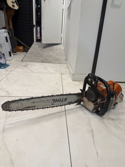 STIHL MS 500i Chain Saw, functions great!