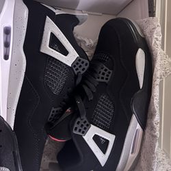 The Nike shoes air Jorden 4 retro size 9:0 color white black and it's new and I Will Give You Discount.