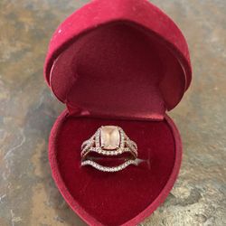Morganite wedding ring set 10k size 6…Upgrade my wedding ring that’s the reason I’m selling it. Can meet on the East Side 