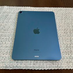 Blue iPad Air (5th Generation) - 256 GB
