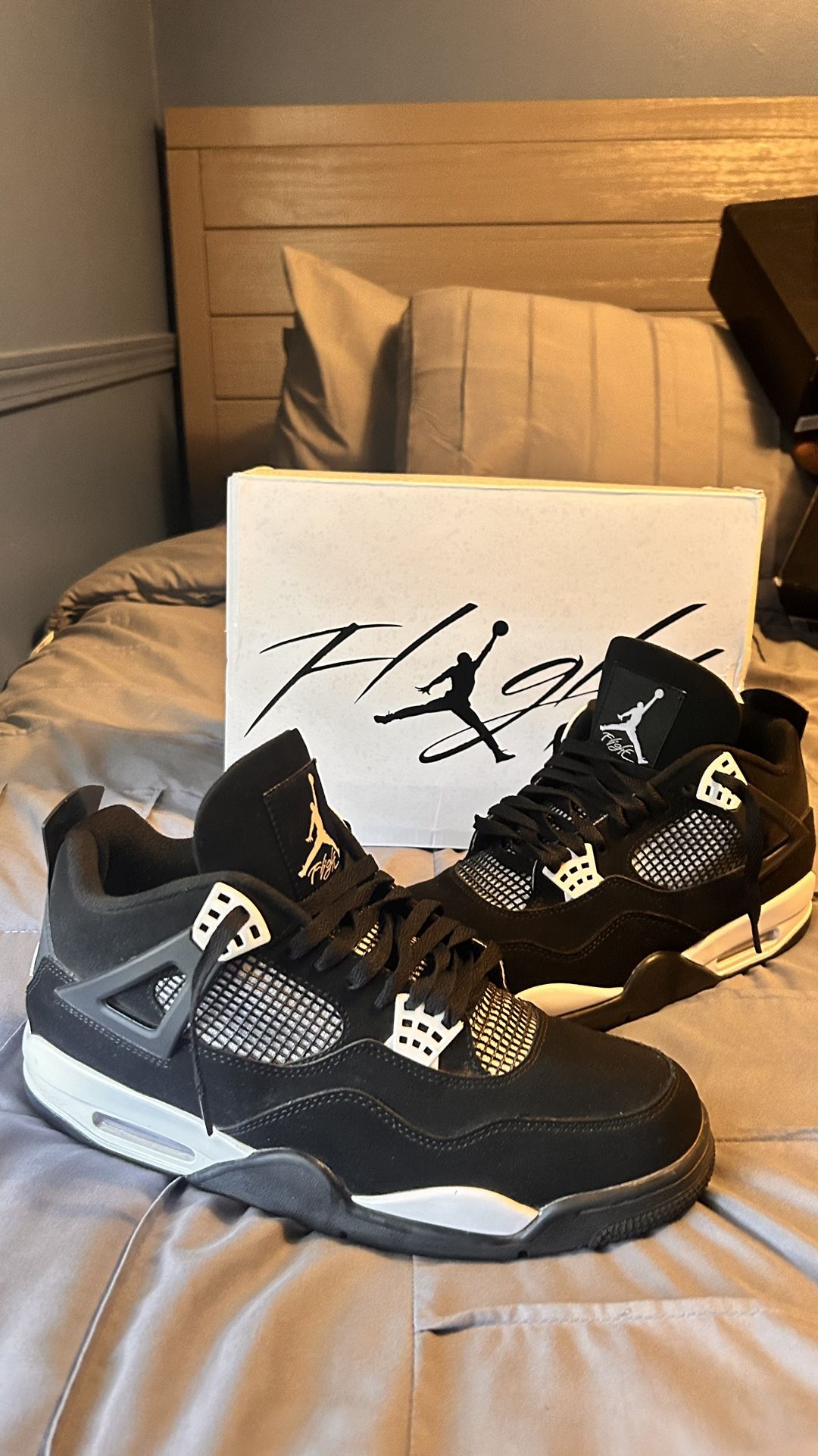 Jordan 4 White Thunder Size 11 Men